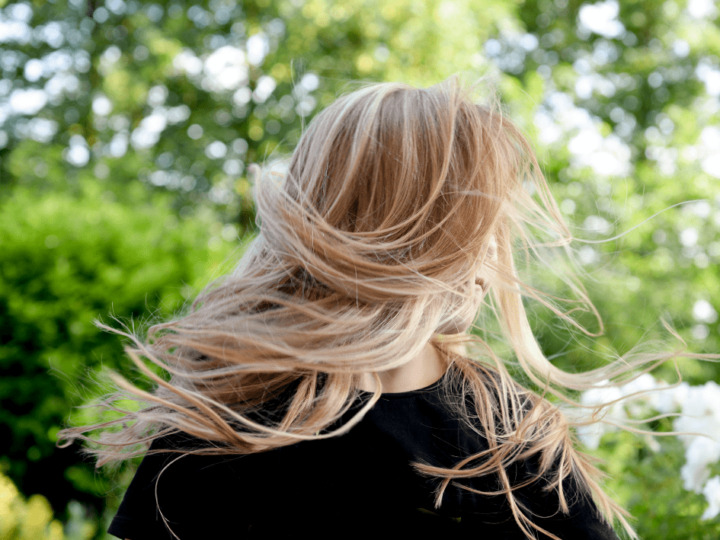 Le guide complet pour prendre soin de ses cheveux pendant la grossesse