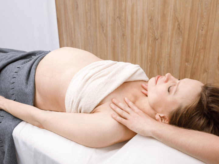 5 conseils avant de réserver son massage pour femme enceinte